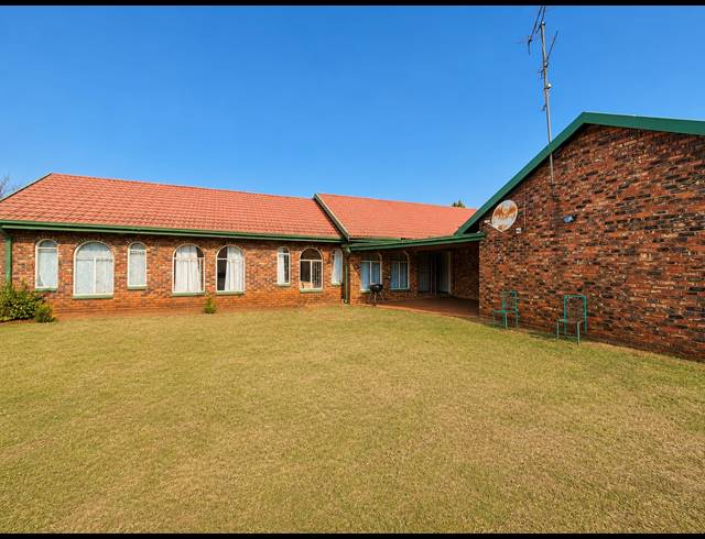 3 BEDROOM HOUSE FOR SALE IN VANDERBIJLPARK SE 3